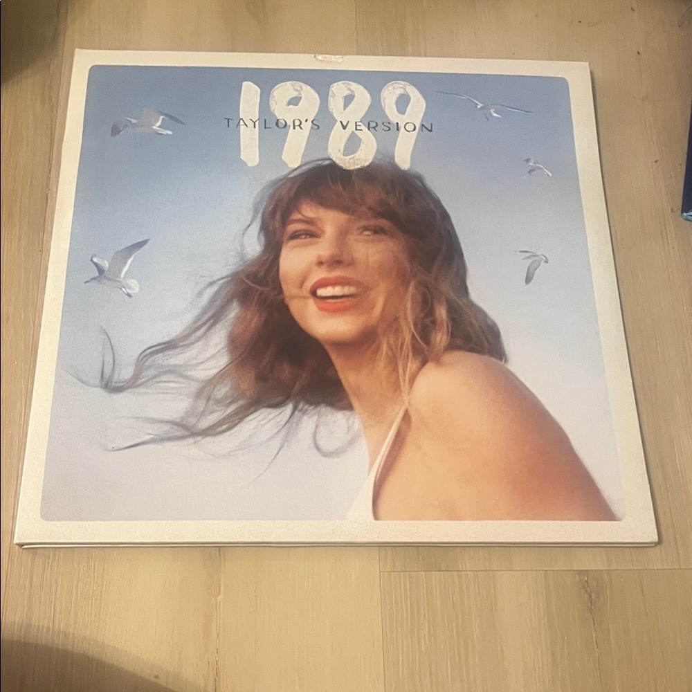 Taylor Swift 1989 (Taylor's Version) Album Cover – Blue & White Artwork